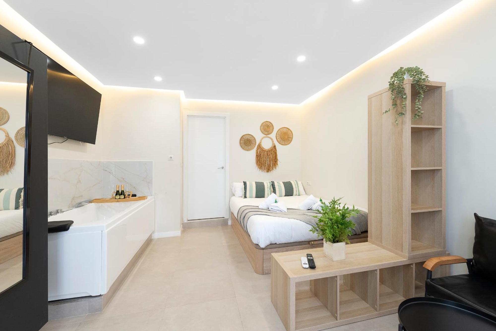 Malaga Exclusive Apartment Jacuzzi - By N&N Luxe Properties — Photos 3