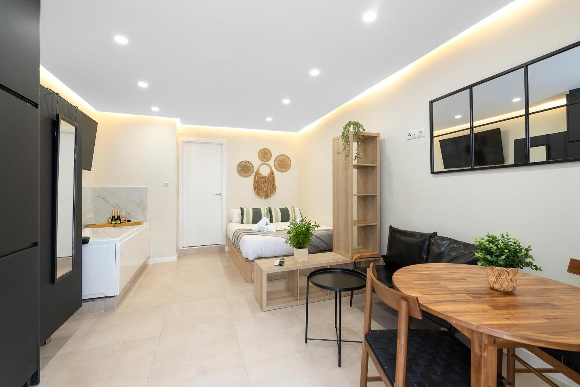 Malaga Exclusive Apartment Jacuzzi - By N&N Luxe Properties — Photos 2
